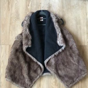 Fur vest
